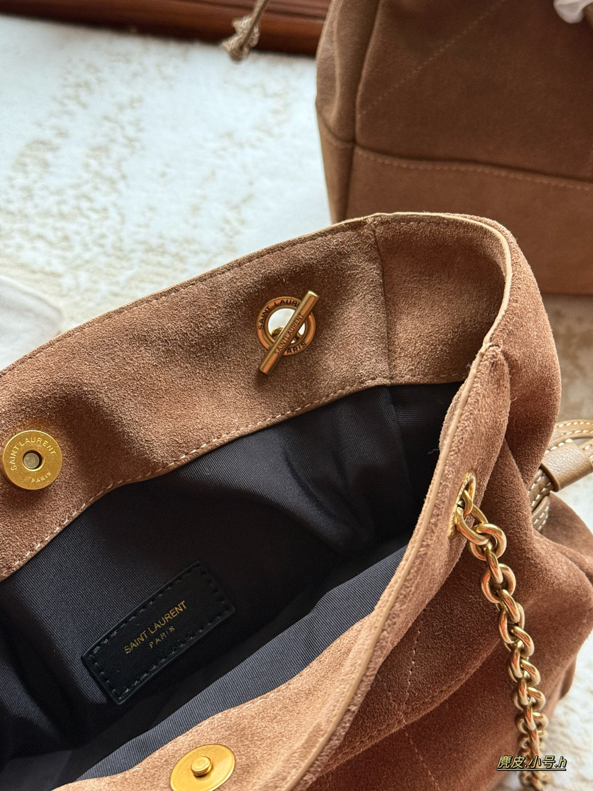 Matte suede triangular grid tote bag