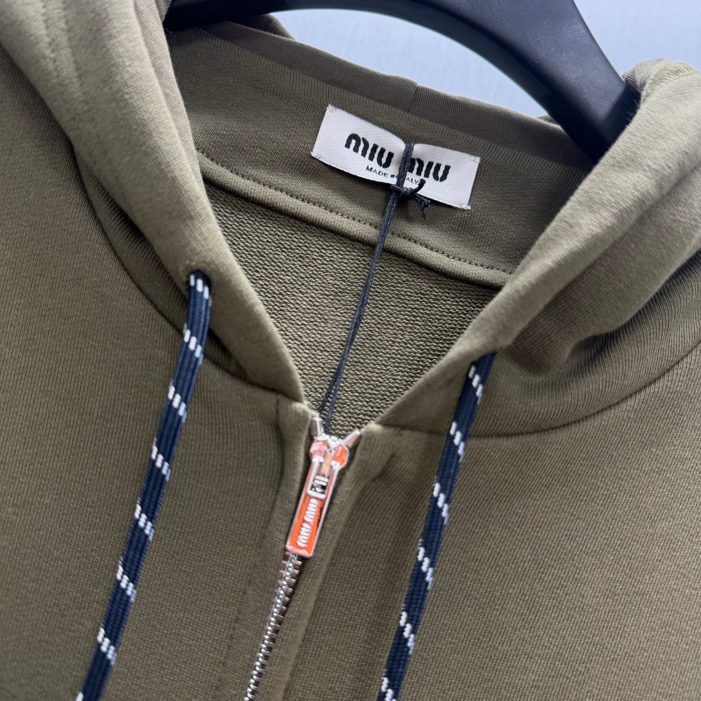 Adhesive hooded zipper hoodie