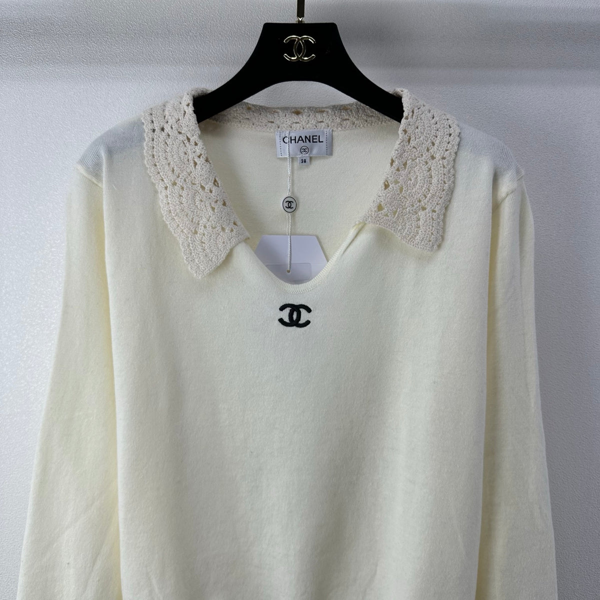 Lace neck V-neck knitted sweater