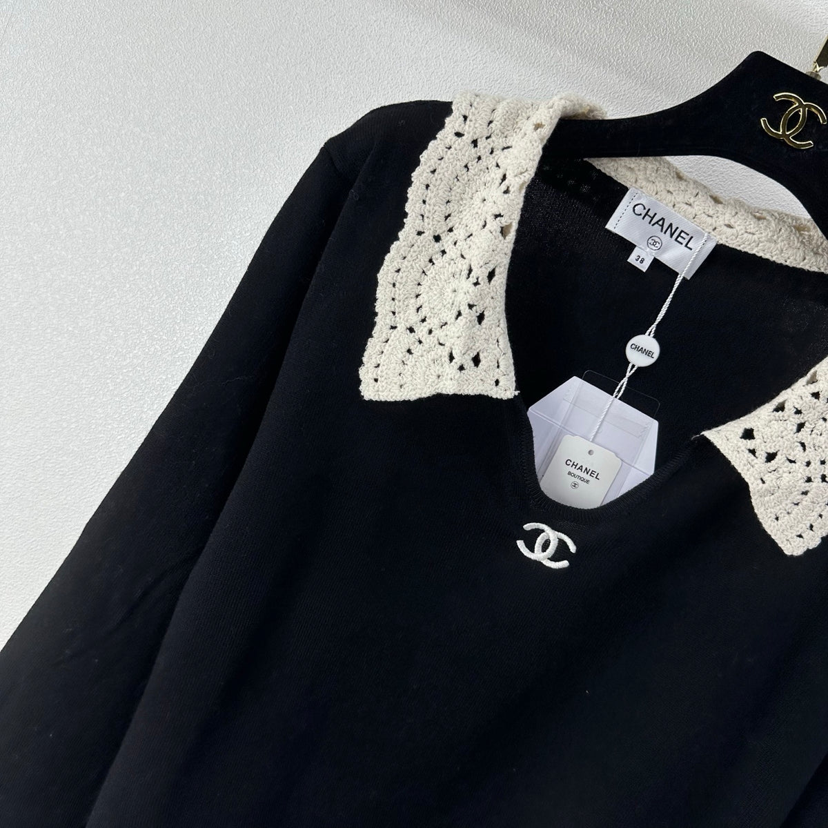 Lace neck V-neck knitted sweater