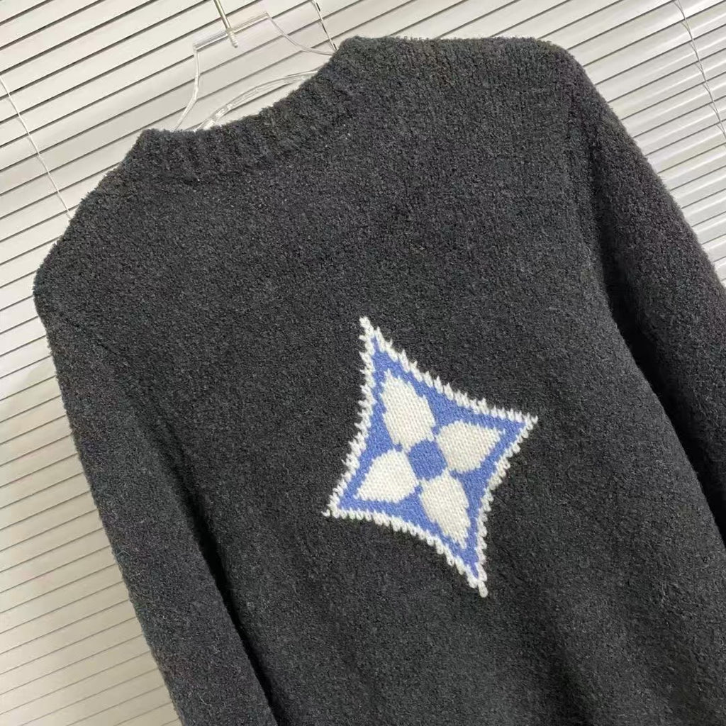 Four leaf clover jacquard round neck sweater