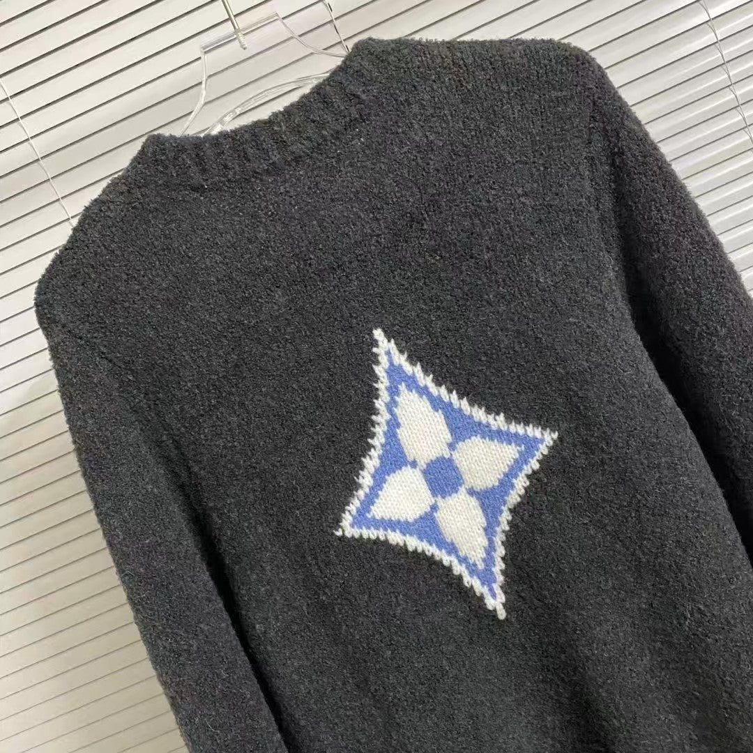 Four leaf clover jacquard round neck sweater