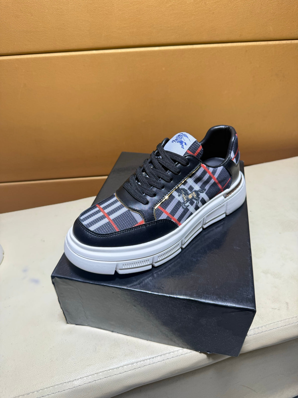 🏃 Casual shoes are a must-have for trendy men