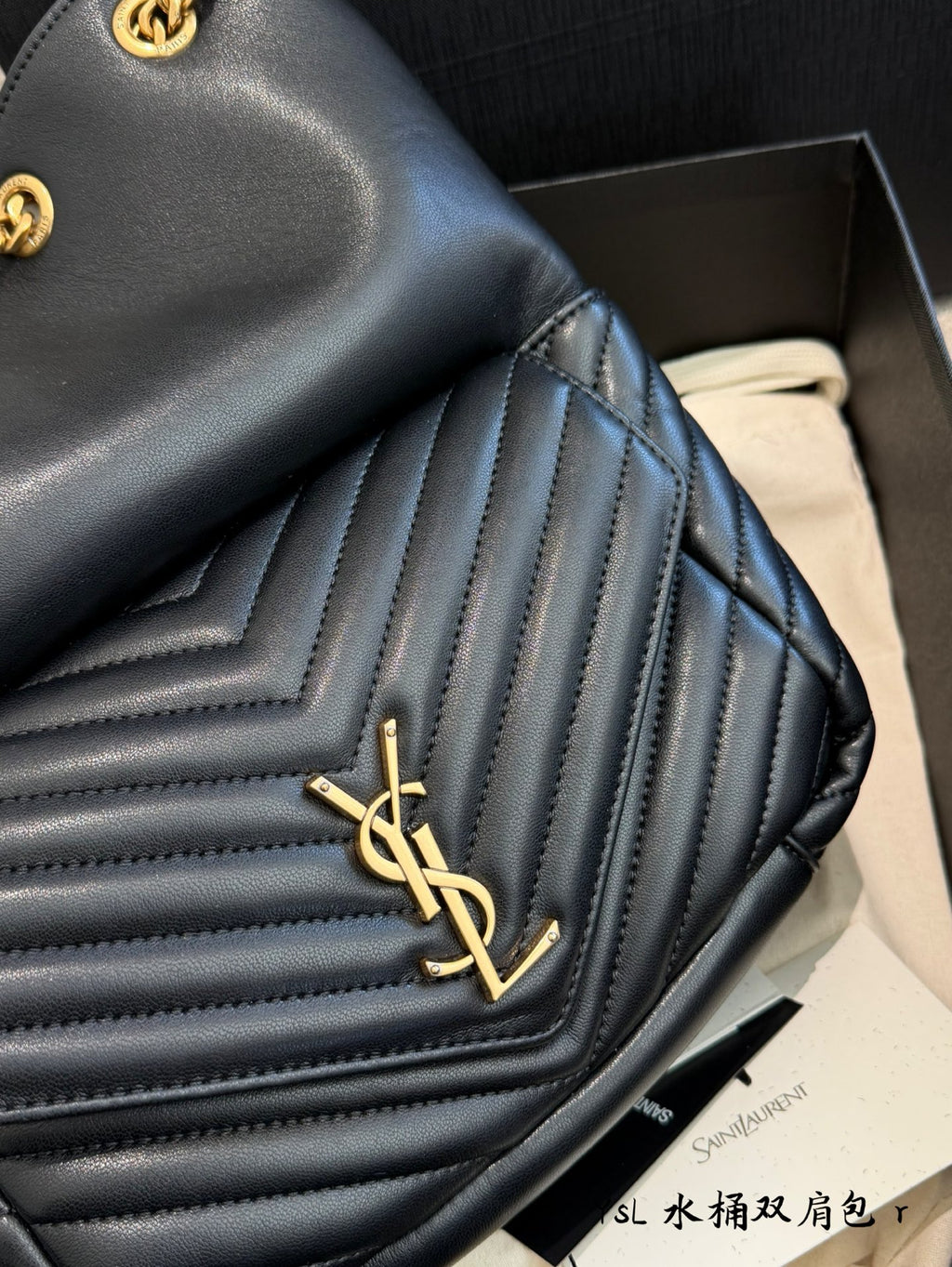 Vertical V-shaped bucket bag with double shoulder