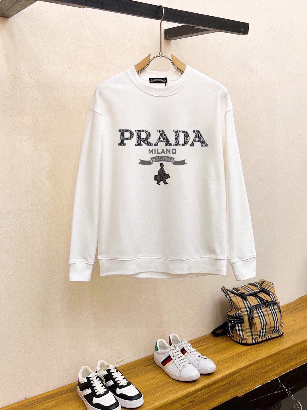 Early spring latest long sleeved round neck sweatshirt10