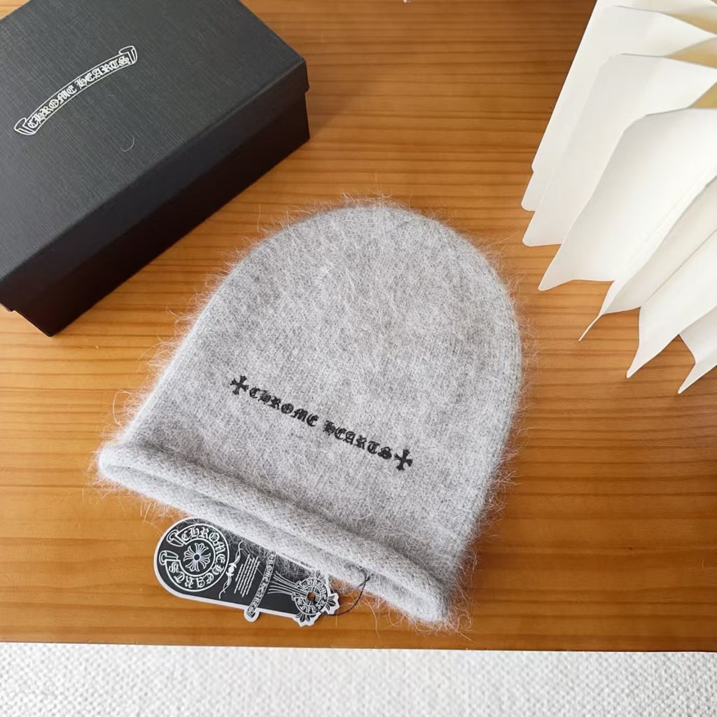 New versatile hat