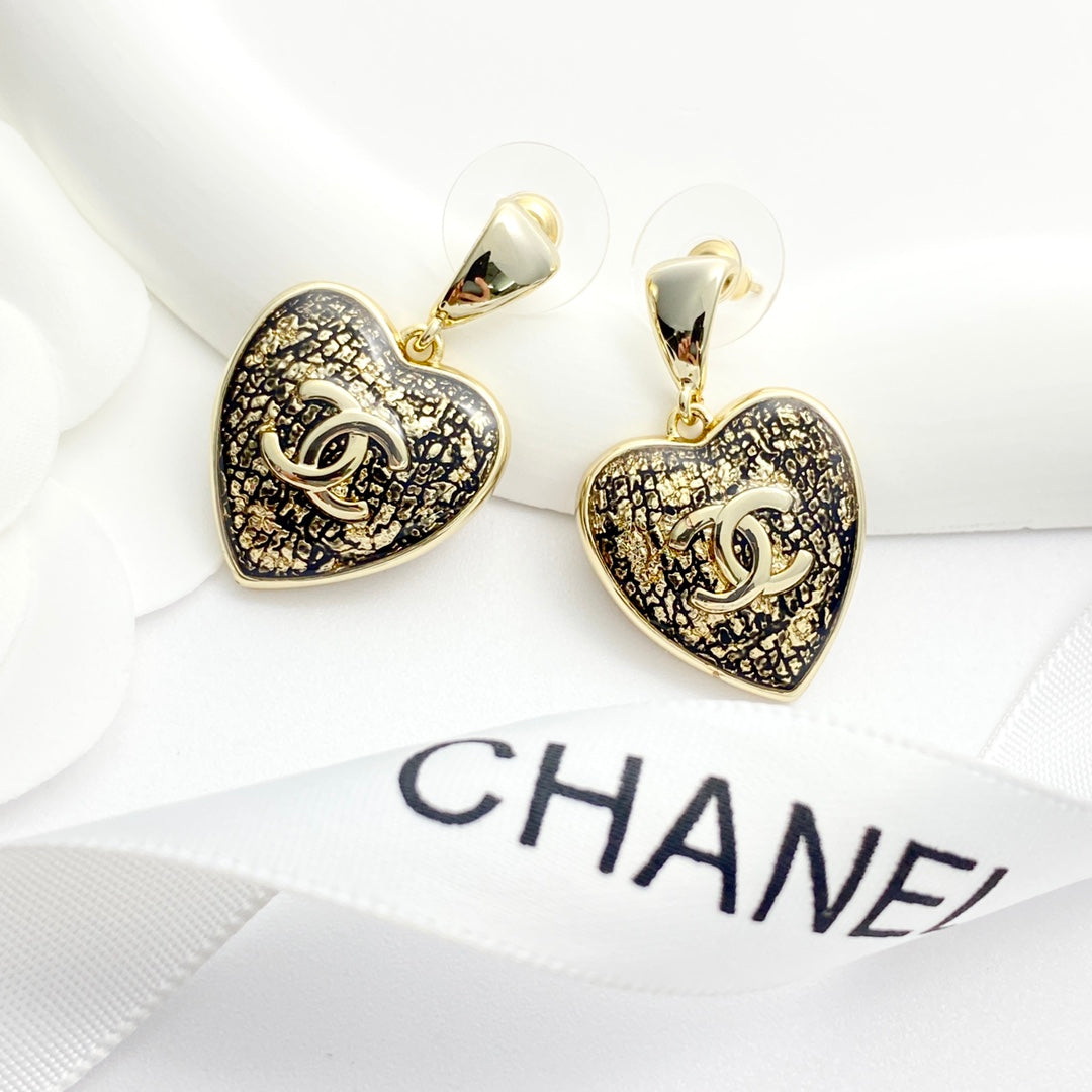 Black gold lace heart-shaped earrings