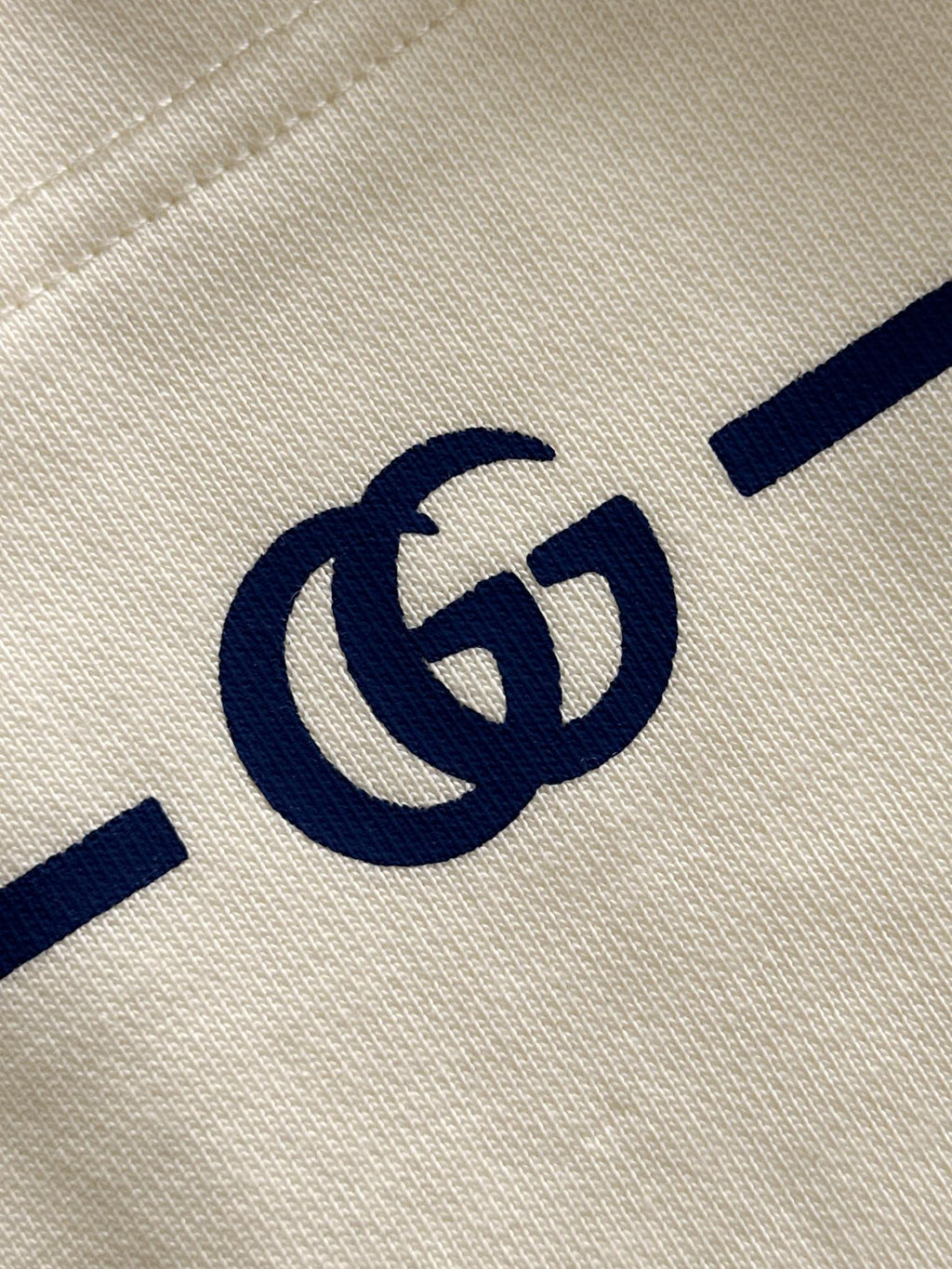 Front grain embroidered logo casual shorts
