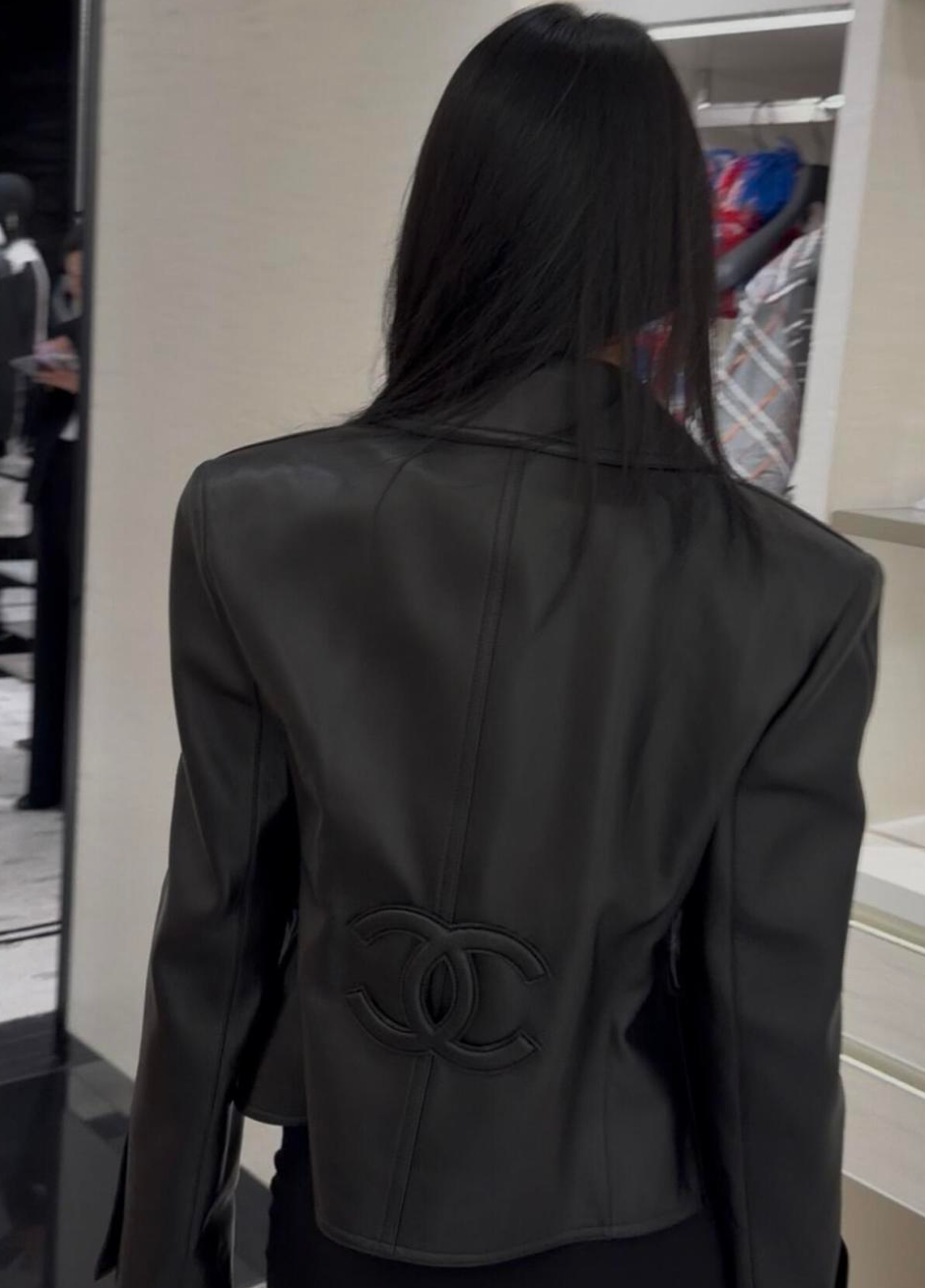Stylish Black Long-Sleeve Cropped Jacket | Decorative Button Detail on Cuffs