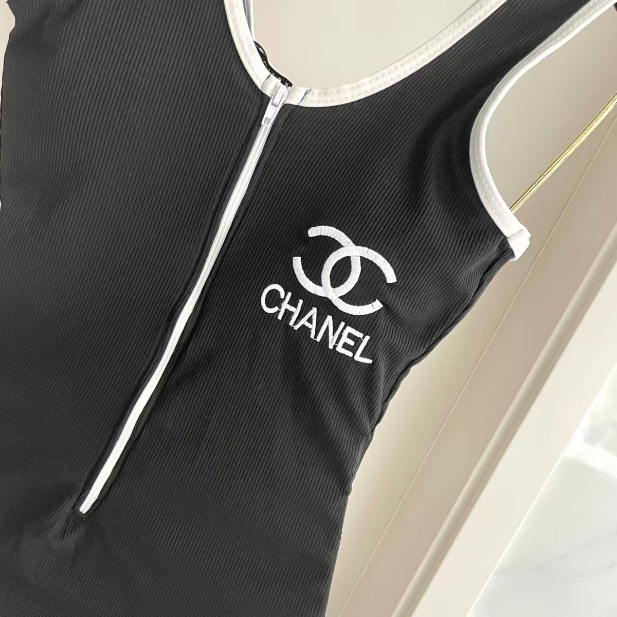 New one-piece swimsuit with chest cushion