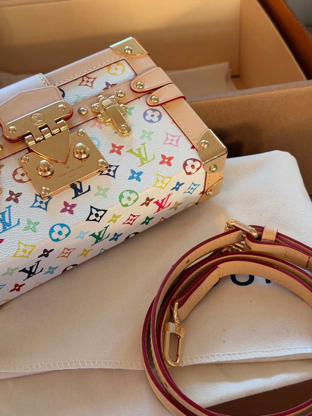 White tri color lock hard box