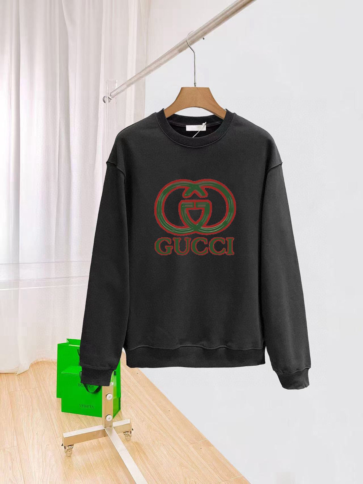 New long sleeved round neck sweatshirt 1
