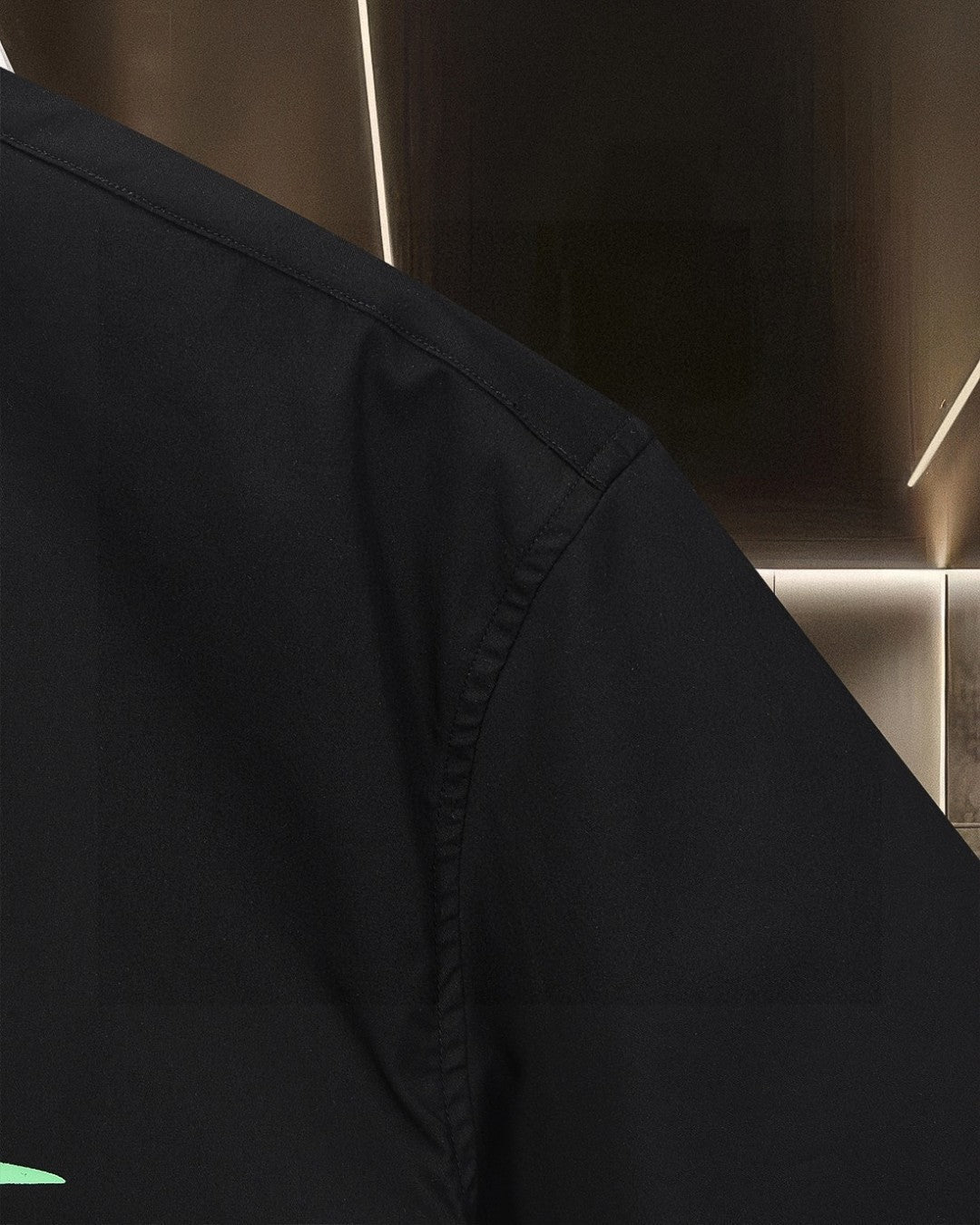 Thick rubber short sleeved shirt on the back of the chest