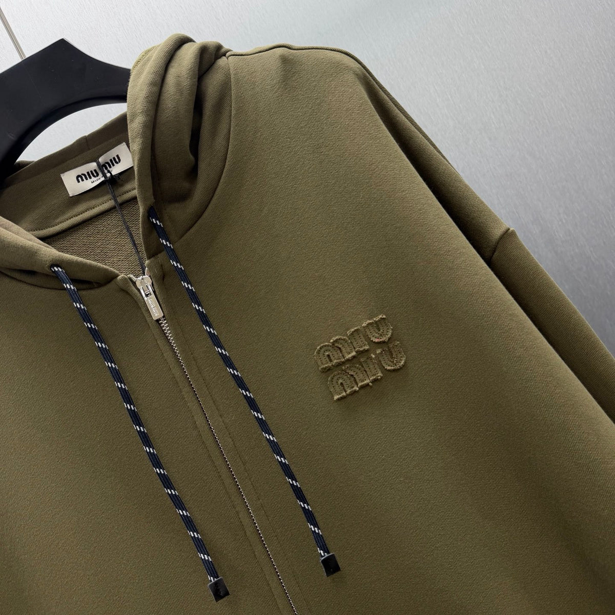 Adhesive hooded zipper hoodie