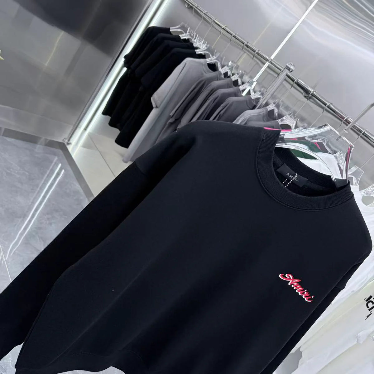 Round neck long sleeved sweatshirt