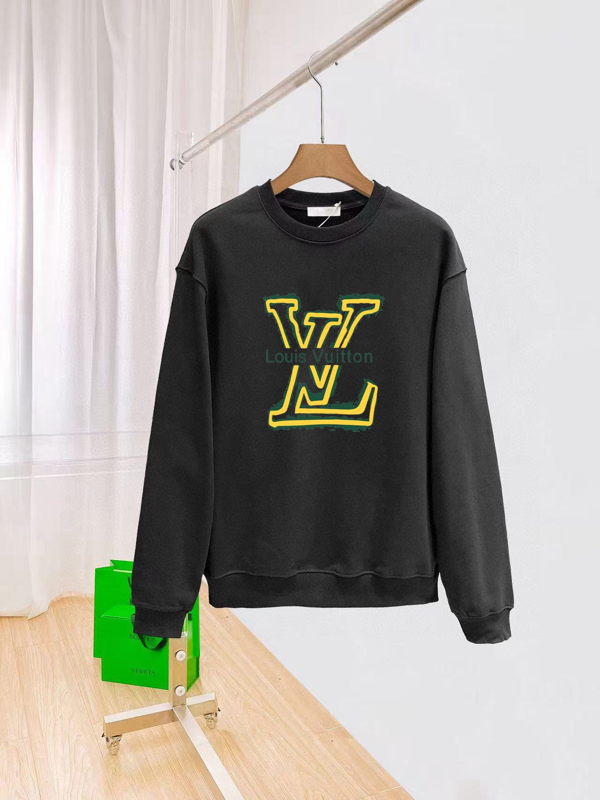 New long sleeved round neck sweatshirt 2