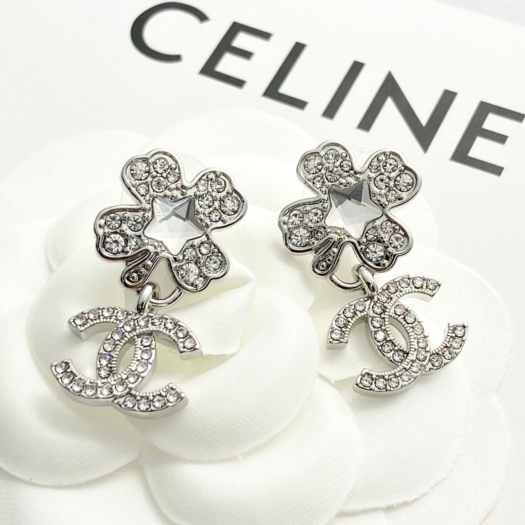 Four leaf clover pentagram ⭐ ear stud