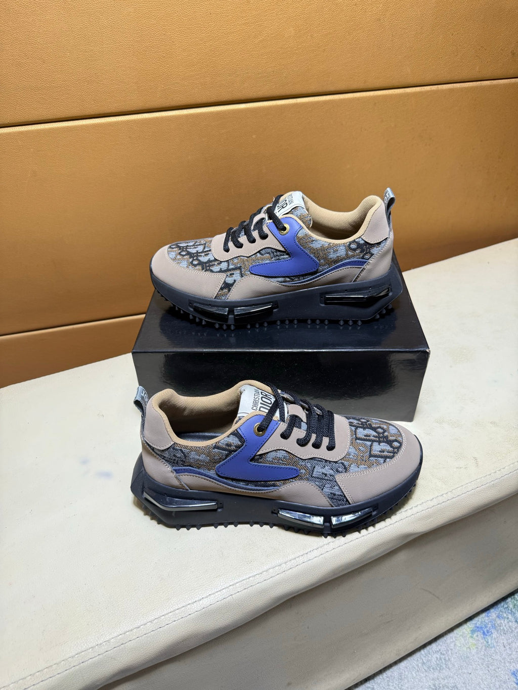 Unique modern style sports shoes