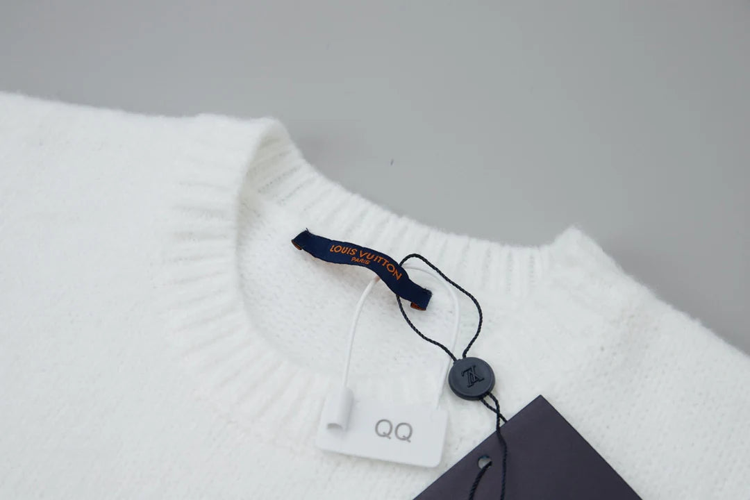 Embroidered pearl micro label round neck sweater