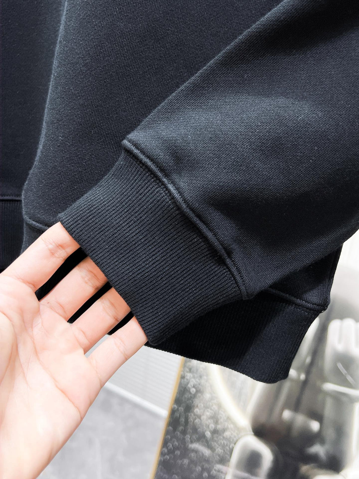 New long sleeved round neck sweatshirt