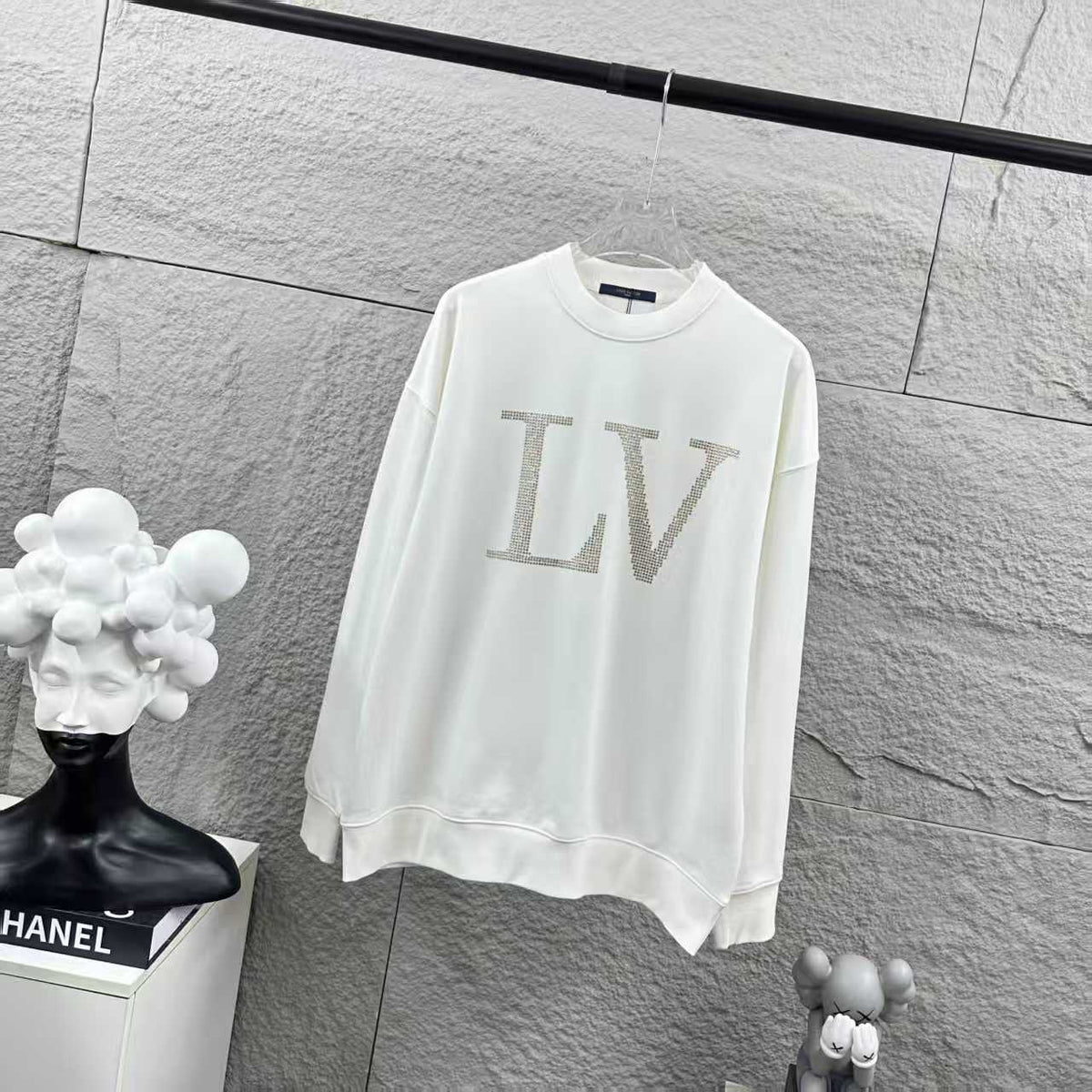 Long sleeved round neck hoodie for both men and women
