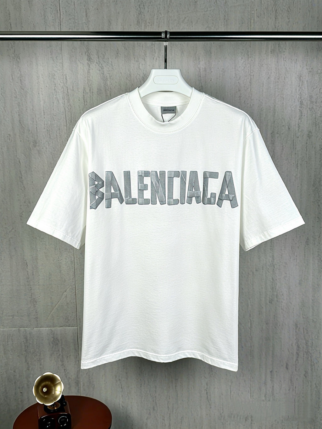 Adhesive tape letter pattern couple's short sleeved T-shirt