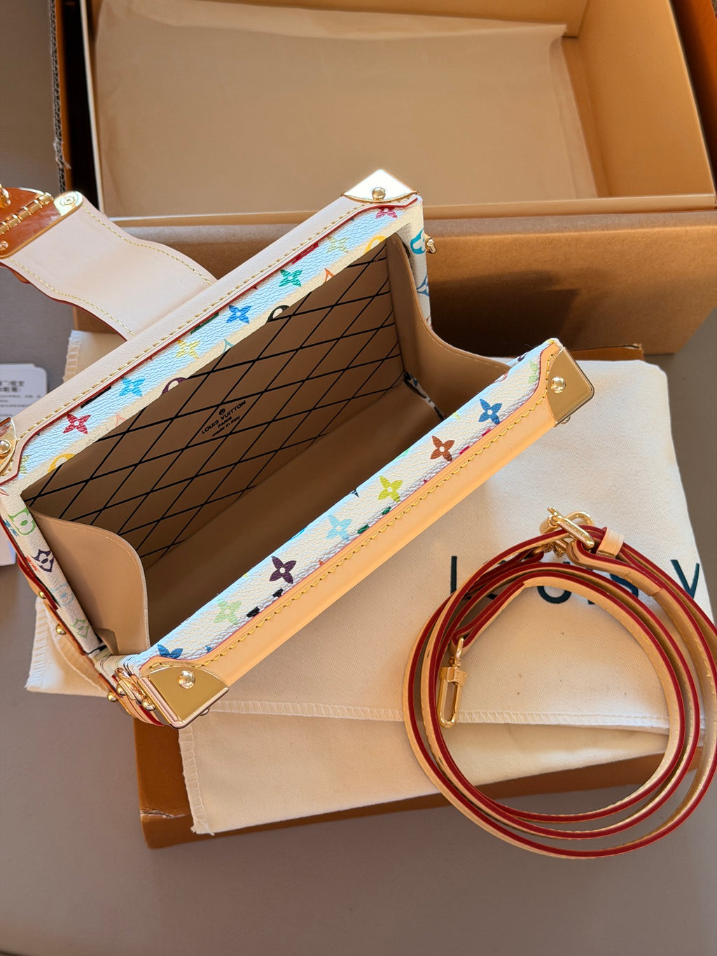 White tri color lock hard box