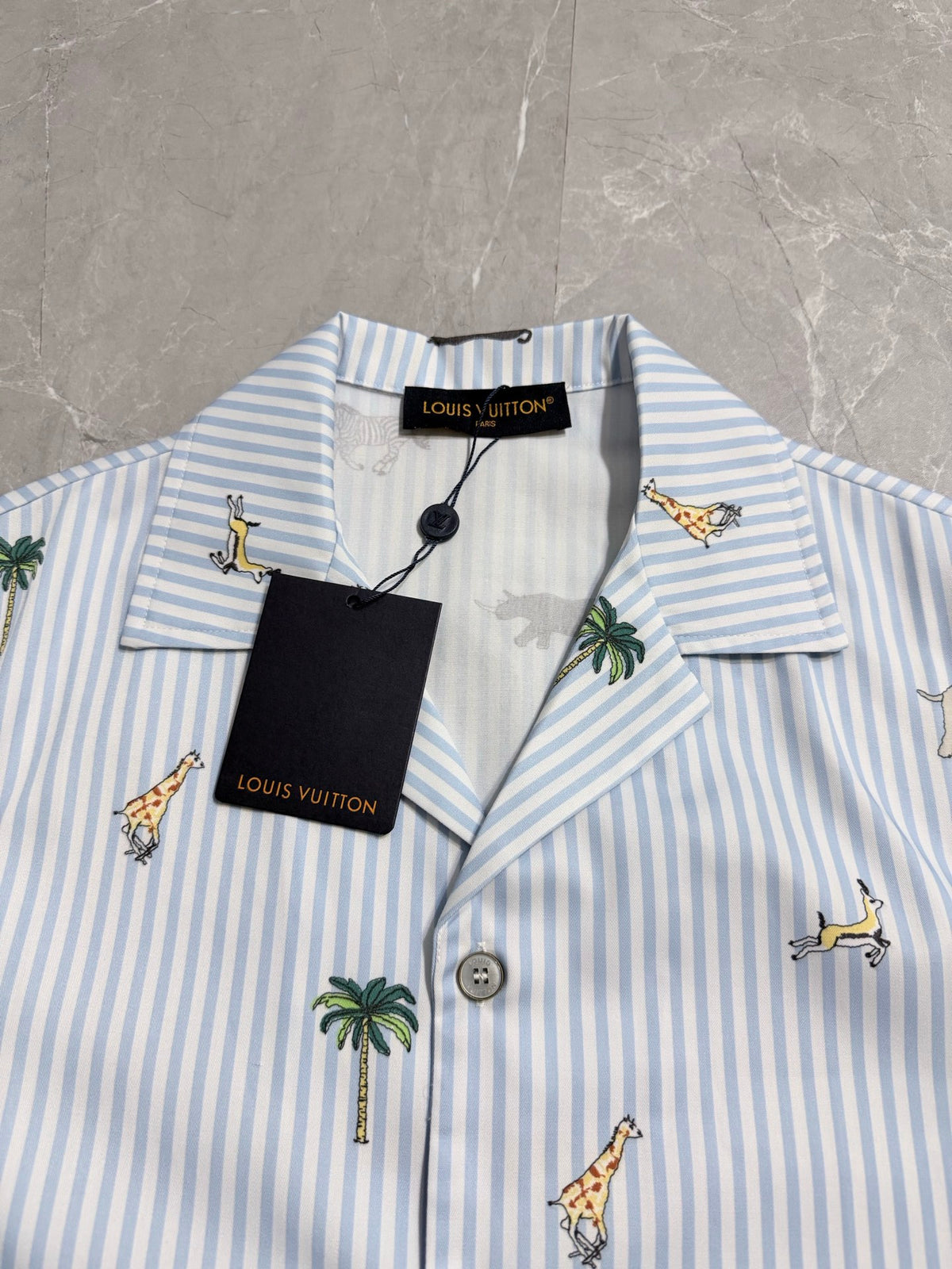 New striped short sleeved shirt decoration