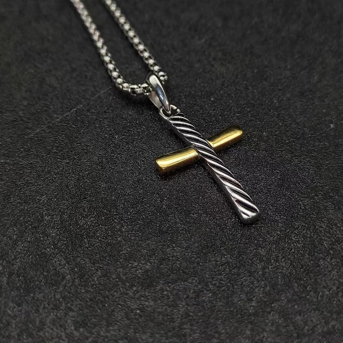 Colorful cross necklace with horizontal edges