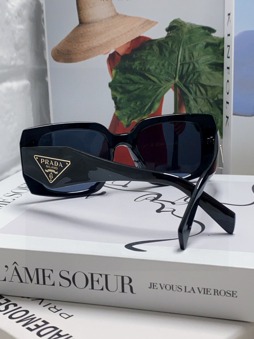 Retro inverted triangle logo sunglasses