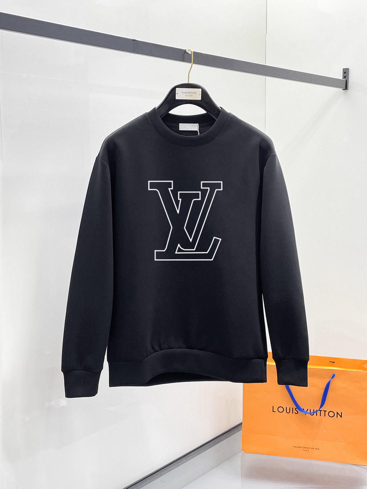 Latest long sleeved round neck sweatshirt 12