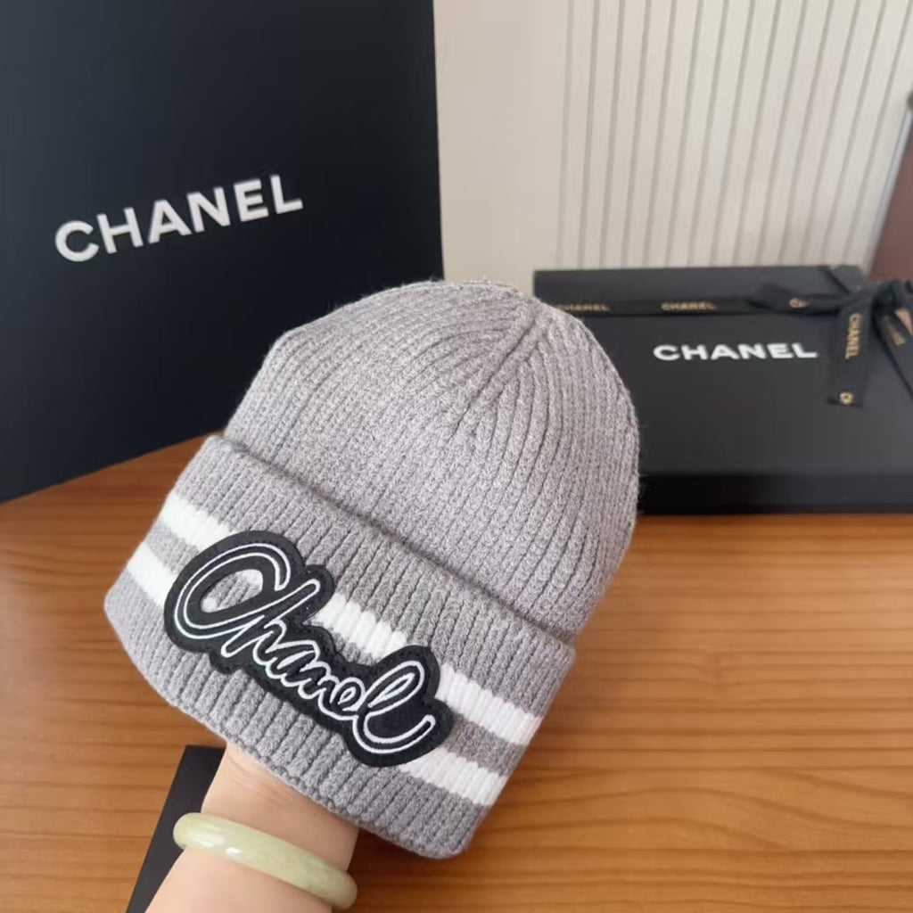 New autumn and winter hats