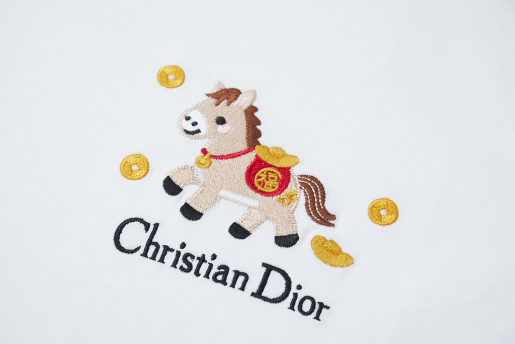 Light luxury embroidered T-shirt