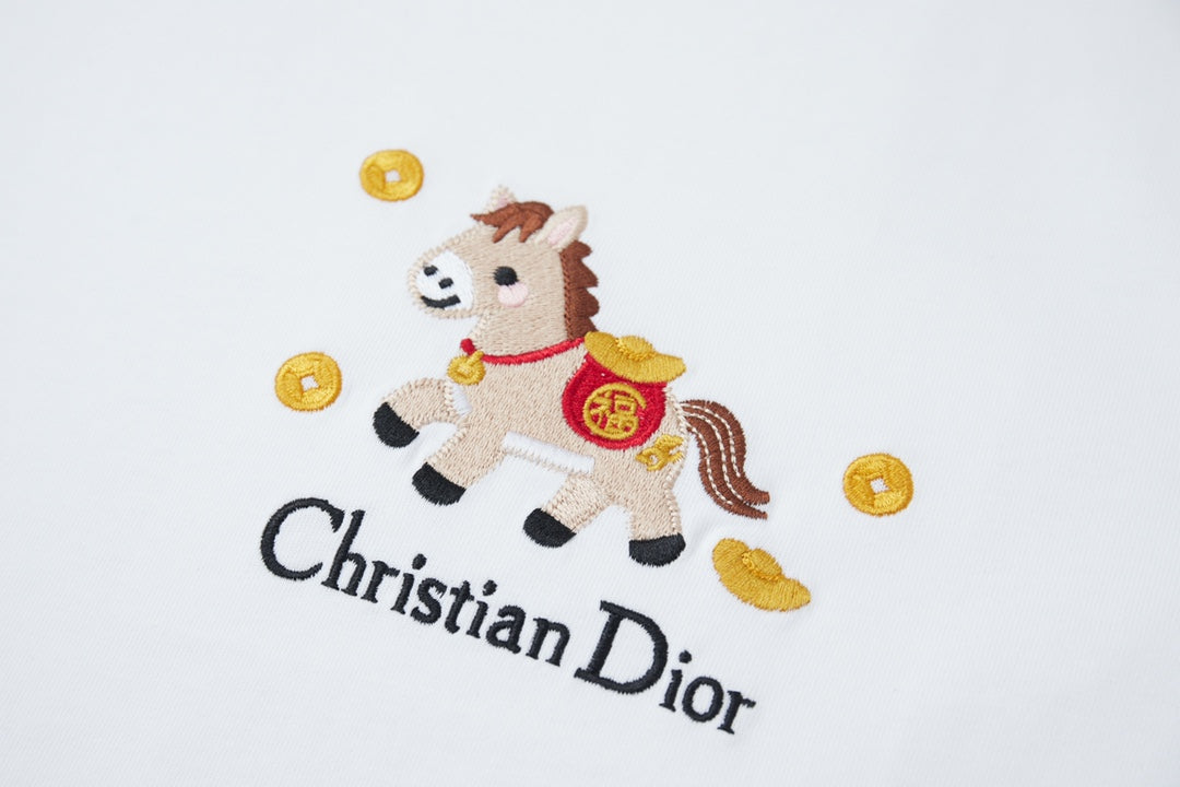 Light luxury embroidered T-shirt
