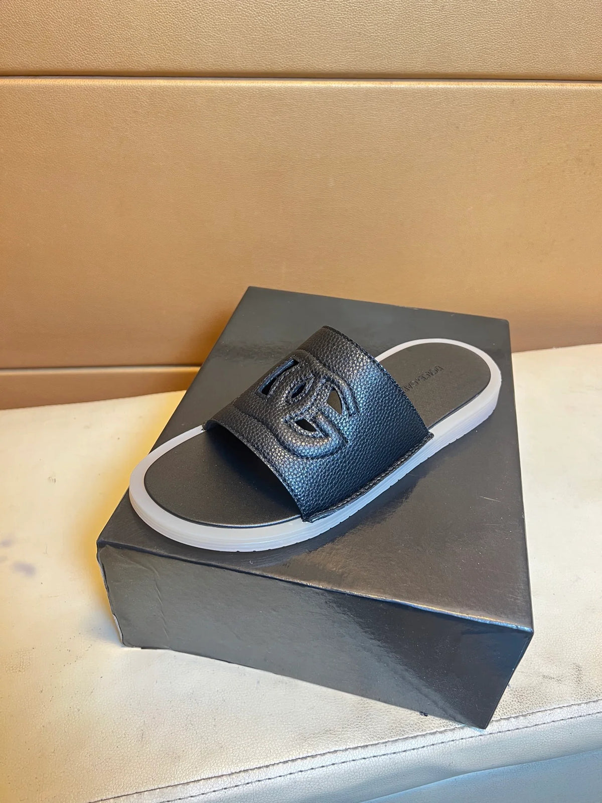 Men's spring and summer slippers