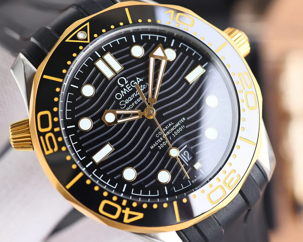 Black Dial Steel - Black Rubber - Automatic - 42mm