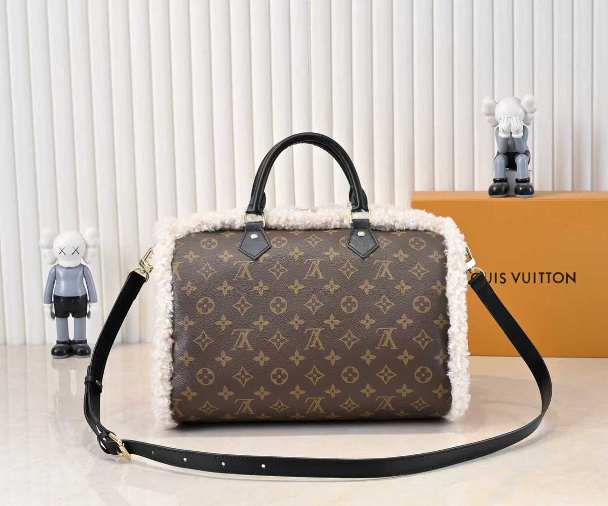 Canvas paired with comfortable wool leather handbag