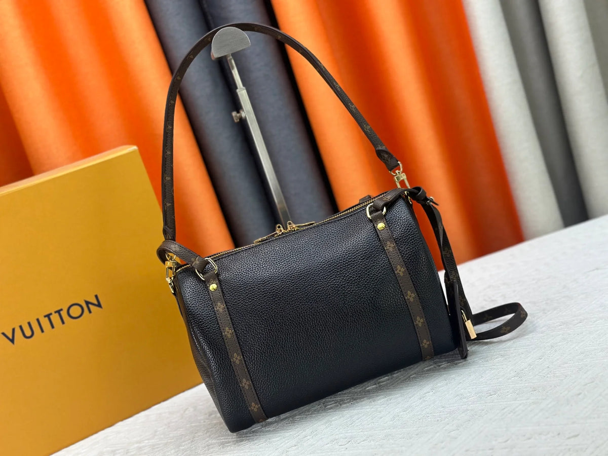 Travel handbag