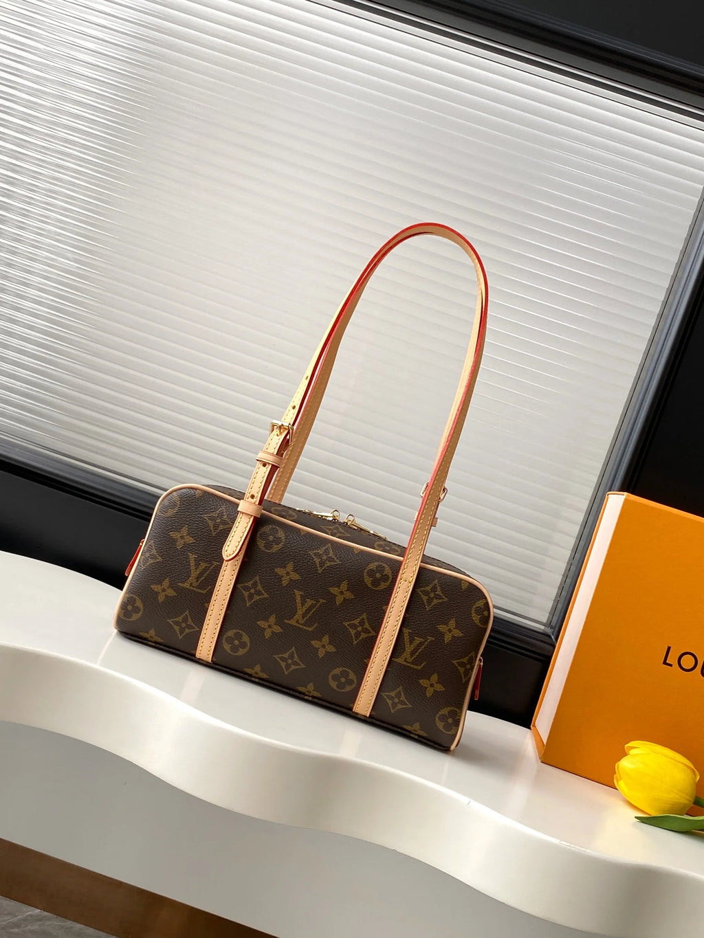 Dynamic 163c chip retro handbag