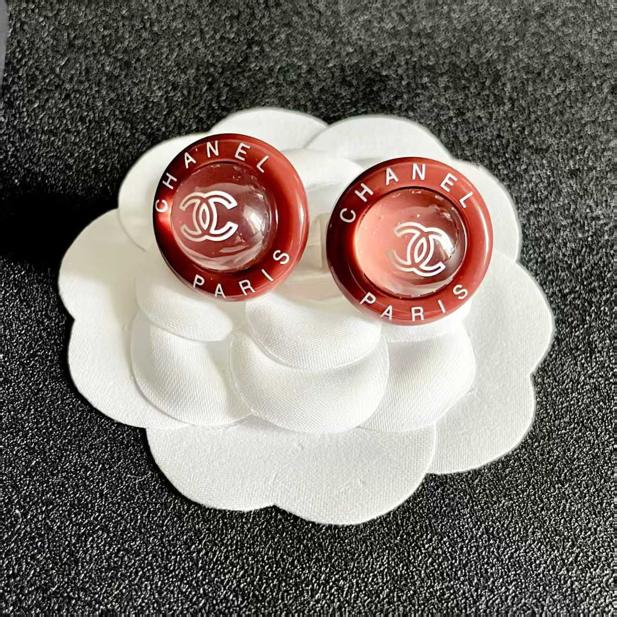 New round letter earrings