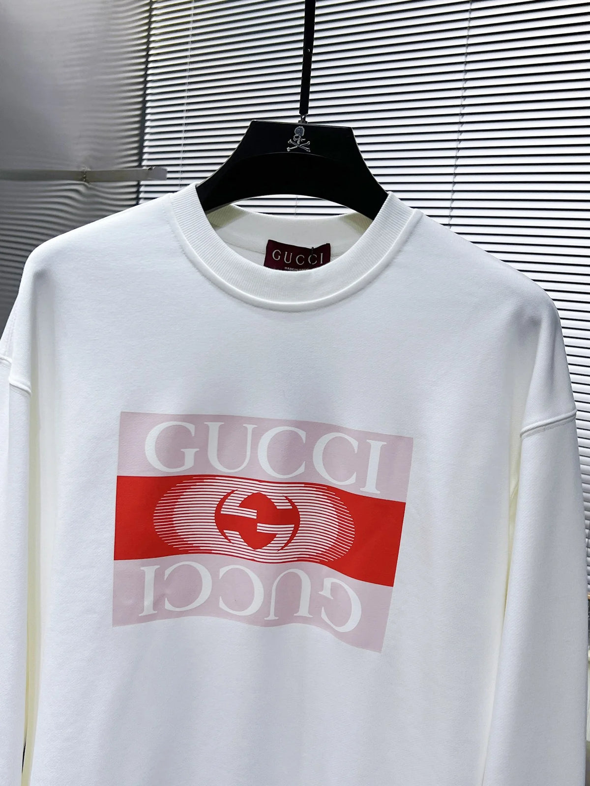 New long sleeved round neck sweatshirt
