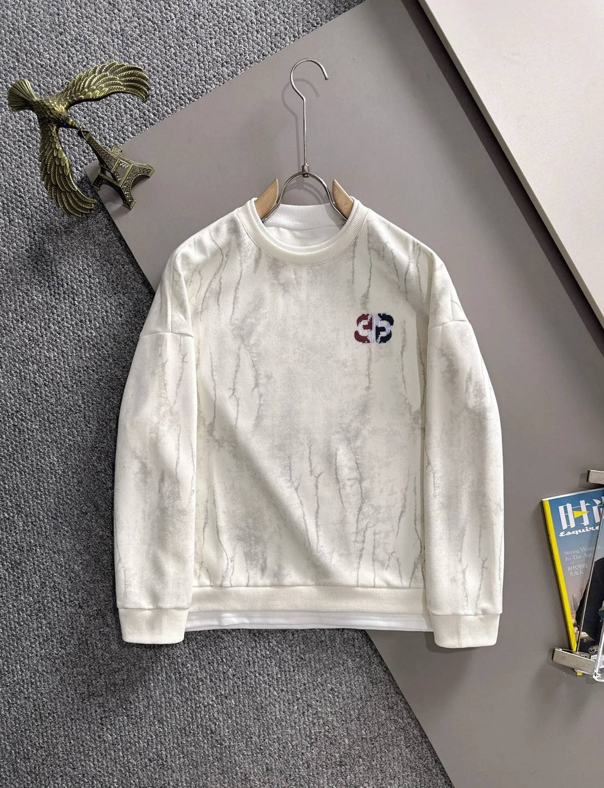 New round neck sweatshirt with long sleeves