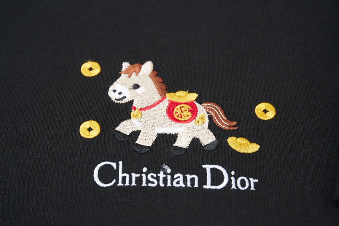 Light luxury embroidered T-shirt