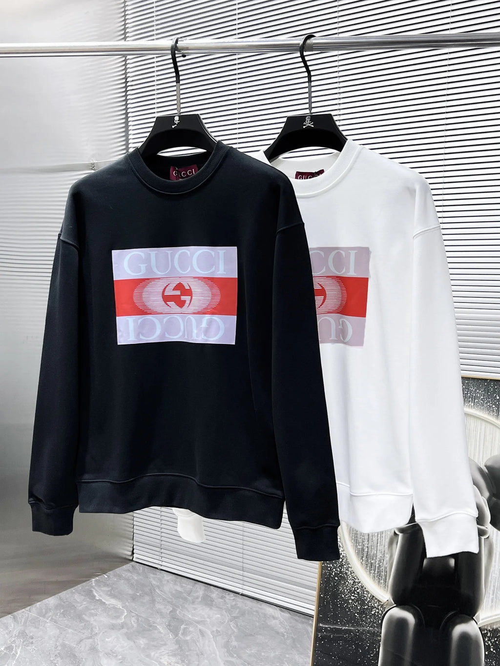 New long sleeved round neck sweatshirt