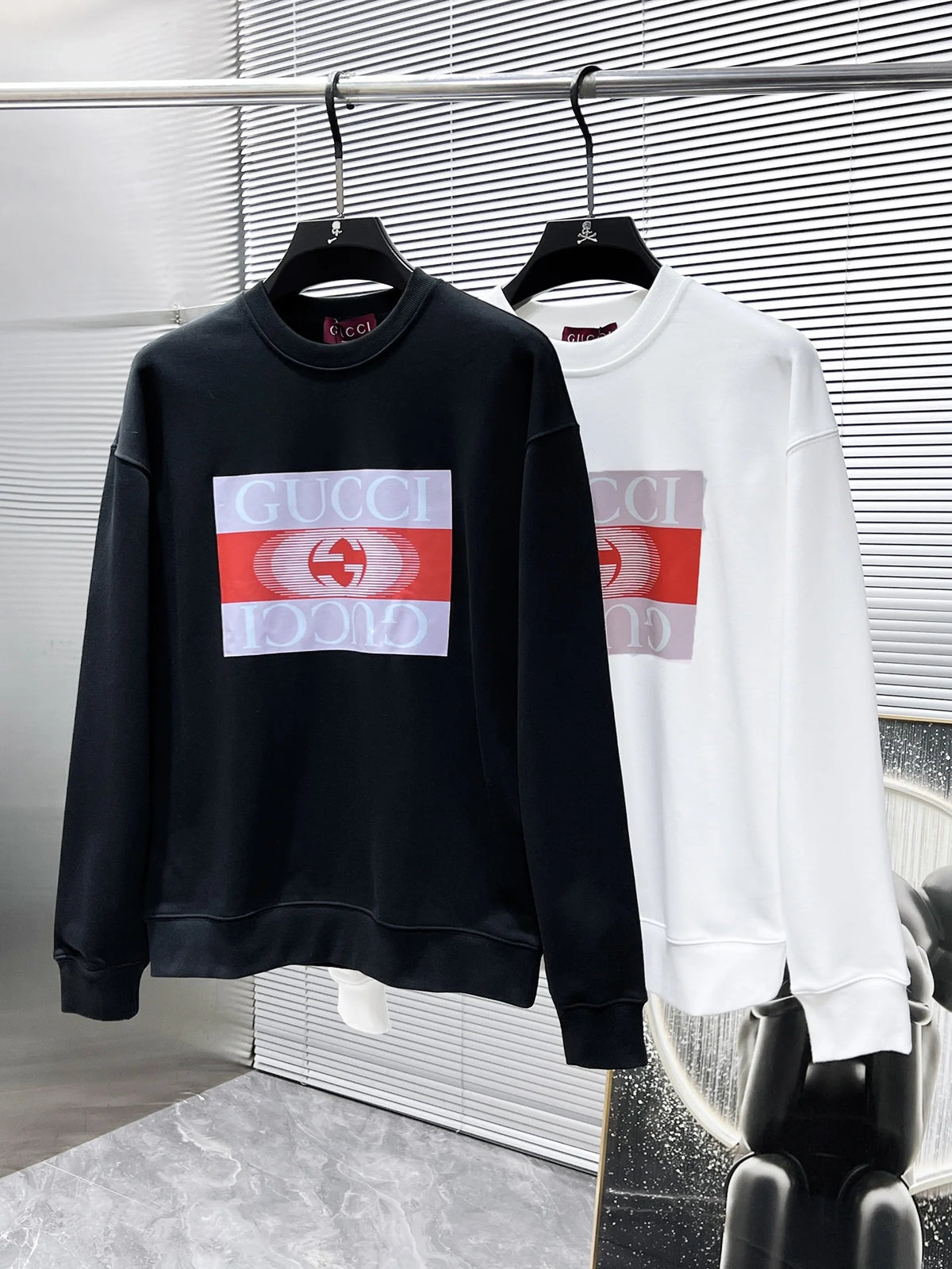 New long sleeved round neck sweatshirt