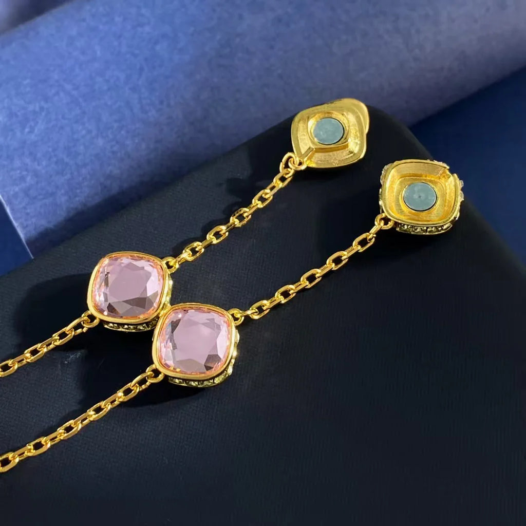 Four diamond magnetic buckle bracelet