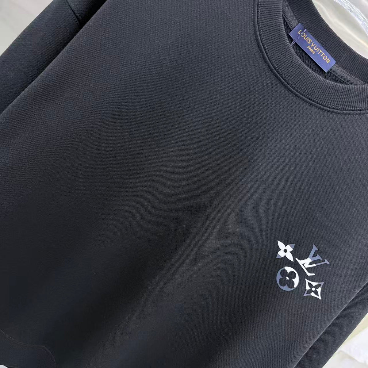 Autumn and winter new round neck long sleeved sweatshirt