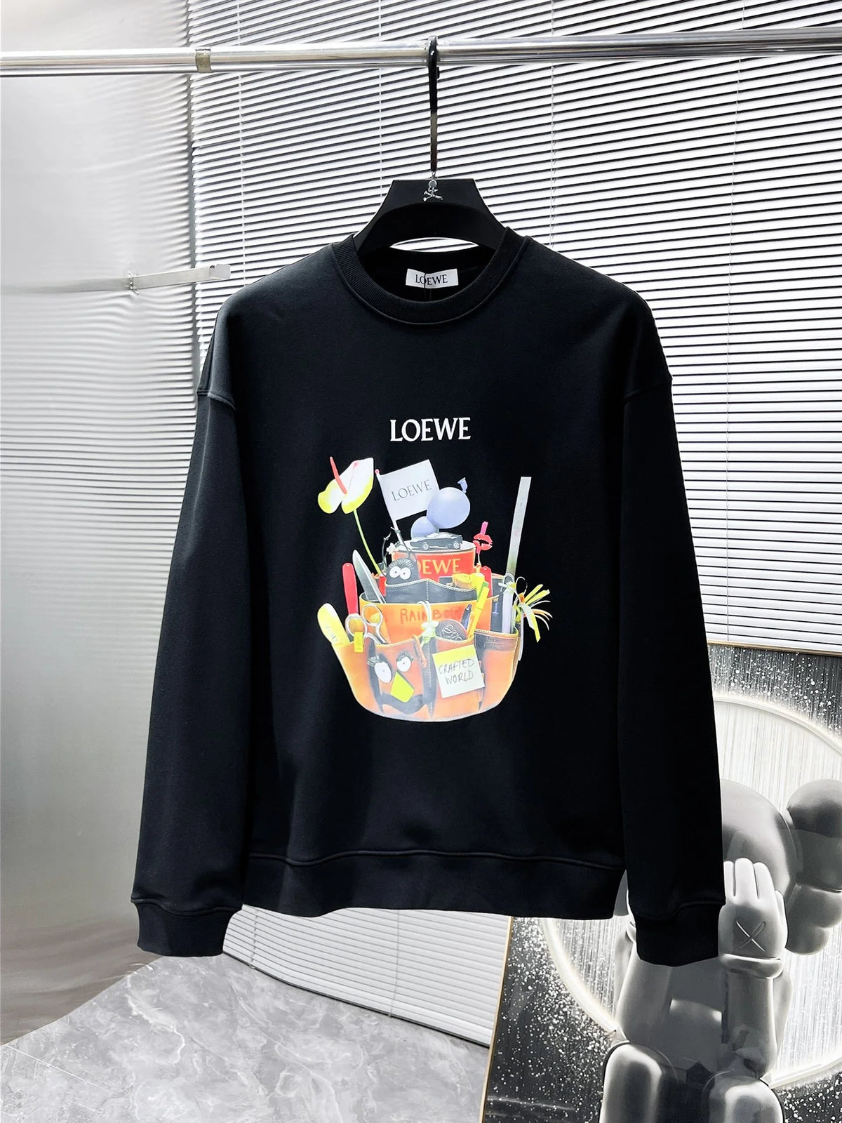 New long sleeved round neck sweatshirt