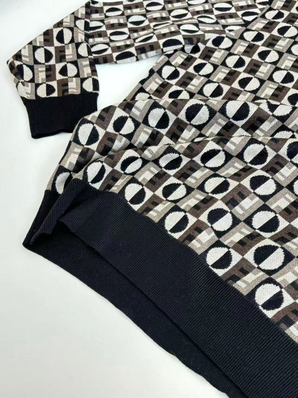 New fully printed jacquard sweater