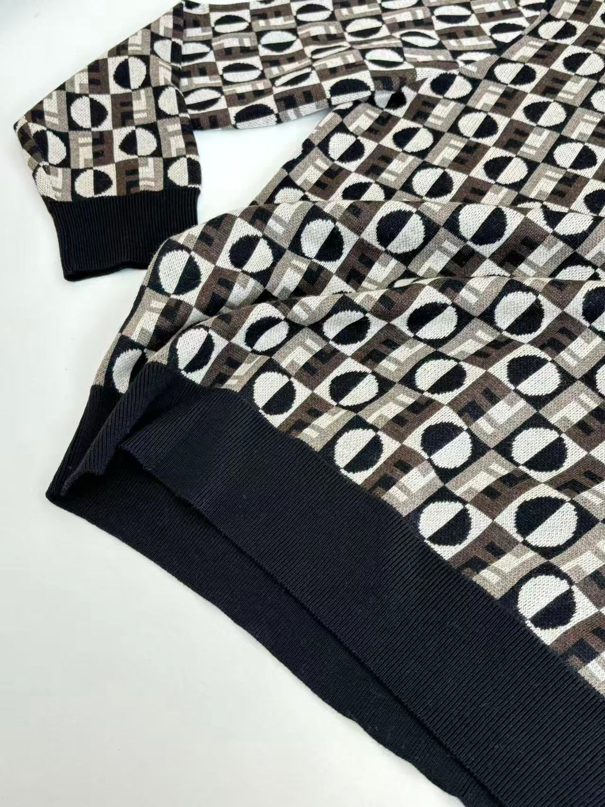 New fully printed jacquard sweater
